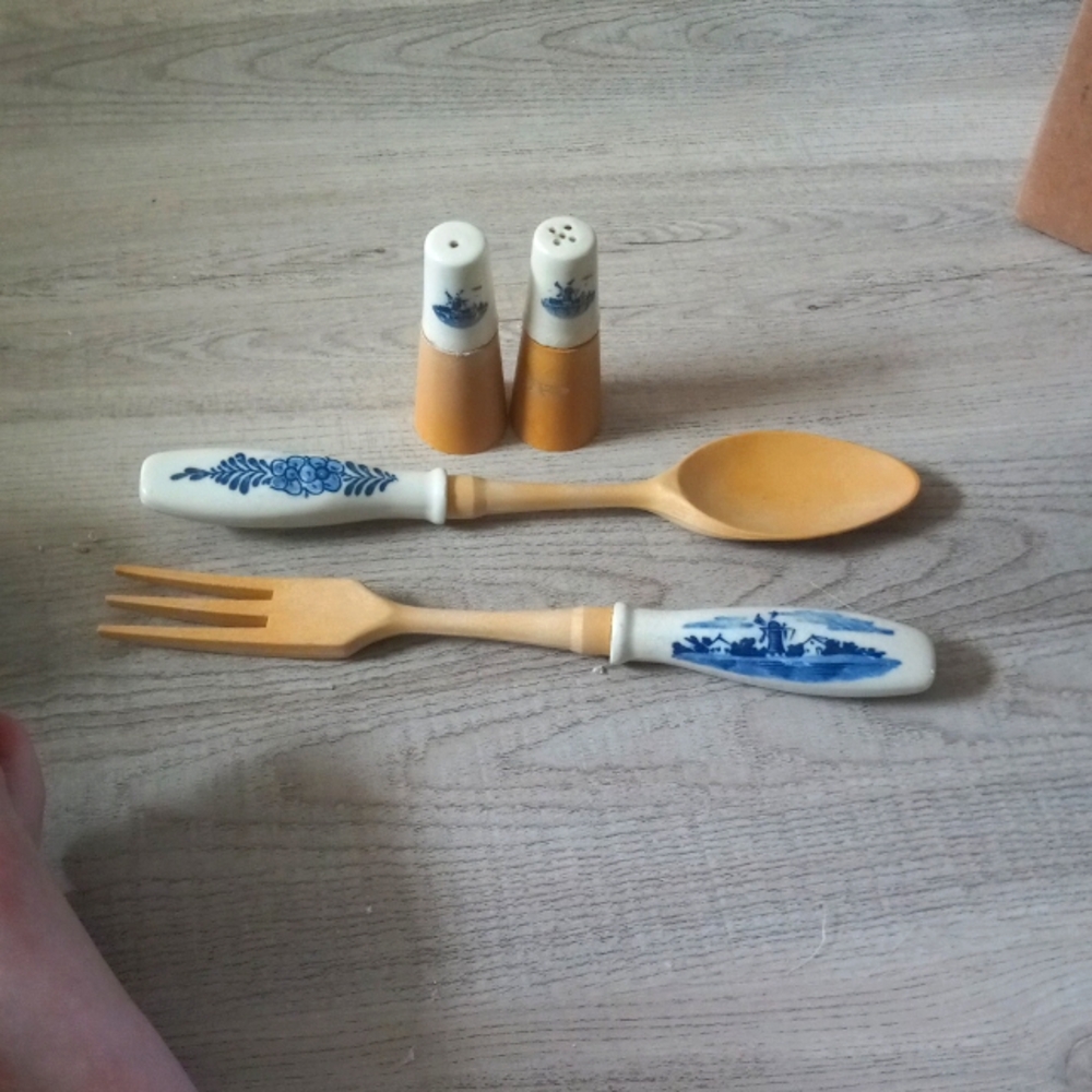 Holland Souvenir Lettuce cutlery in Delft Blue